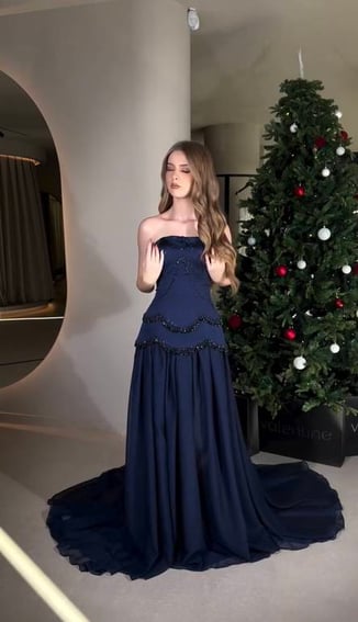فستان سهره بنمط بلوزه وتنوره بتطريز كرستال هدب