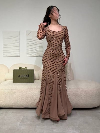 فستان نيرين ذهبي