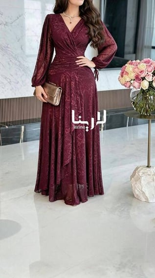 فستان سهرة فاخر بأكمام طويلة وقصة انسيابية
