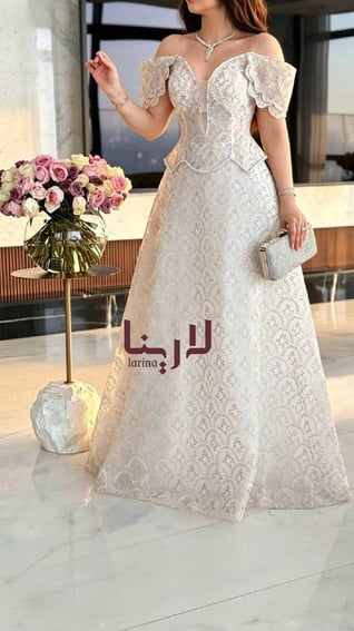 فستان سهرة فاخر بتطريز كمبيوتر وتصميم ملكي