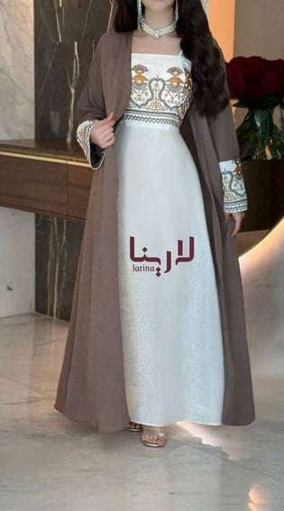 جلابية بشت بتصميم عصري