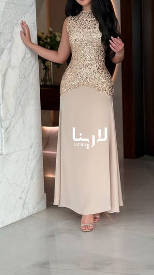 فستان سهرة ذهبي بترتر فاخر وتنورة انسيابية ناعمة