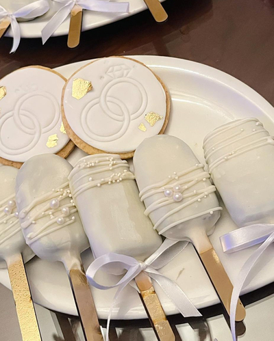 Cakesicles
