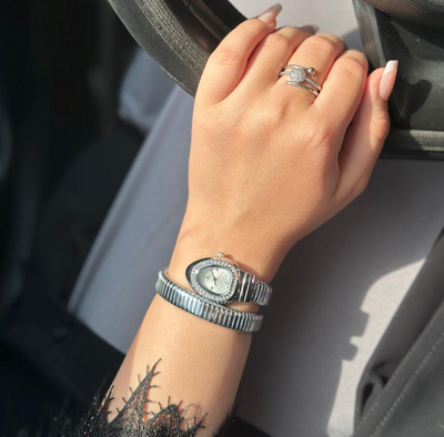 ساعات نسائية