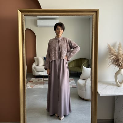 عباية عصرية للمناسبات بقصّة فريدة 