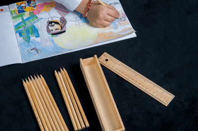 ١٠ مجموعات من أقلام الألوان الخشبية مع مسطرة