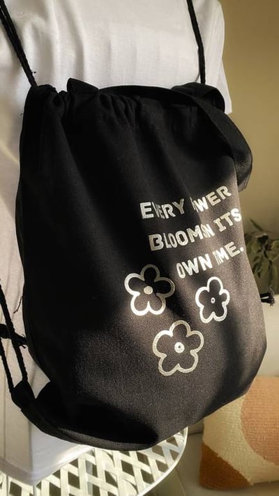 شنطة قماشية "every flower"