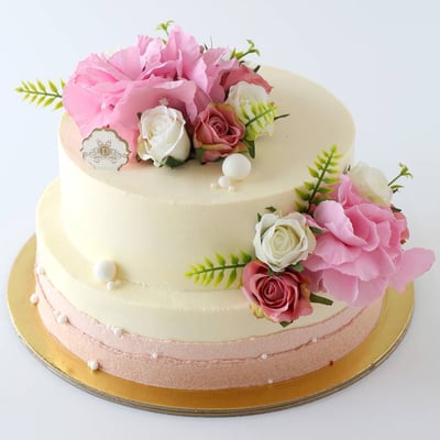 lara elegant cake
