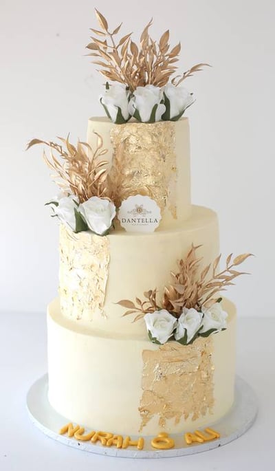 golden wedding cake three layers