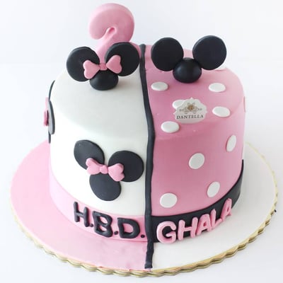 Cute Minnie Mouse Cake