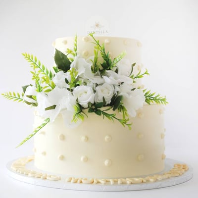  White Wedding Cake 