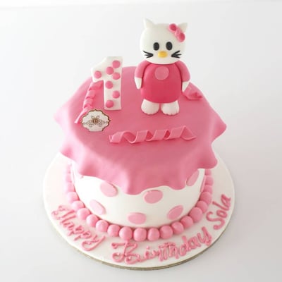 Hello Kitty Cake