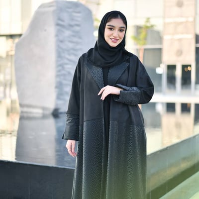 عباية لف رسمية من المخمل السادة و المنقط بأكمام مفتوحة 