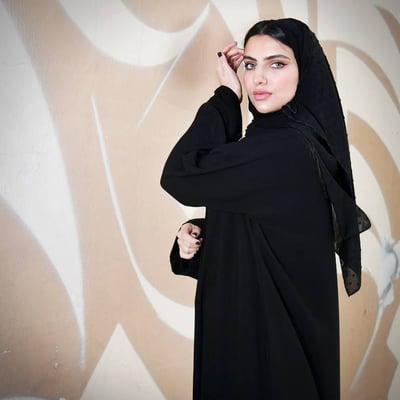 عباية سوداء سادة بكم واسع 