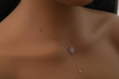 عقد ذهب ابيض عيار18 الوزن 1.94 تقريبا