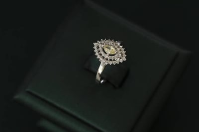 خاتم ذهب ابيض تصميم الماس عيار18 وزن2.67