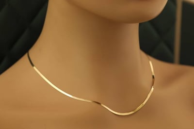 عقد ذهب صافي عيار18 الوزن 4.6