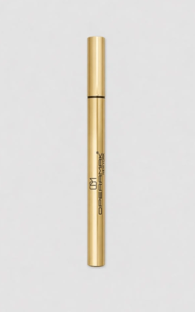Liquid eyeliner with a fine brush in intense black color