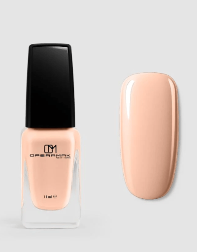 Breathable nail polish from Ubromac – Shade 570