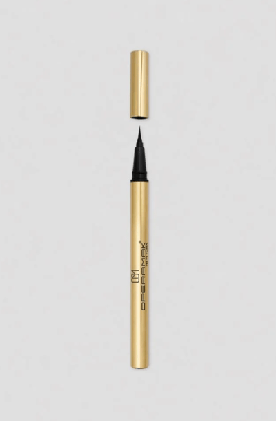 Liquid eyeliner with a fine brush in intense black color