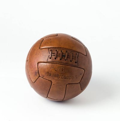  كرة جلدية بشعار لامارزوكو