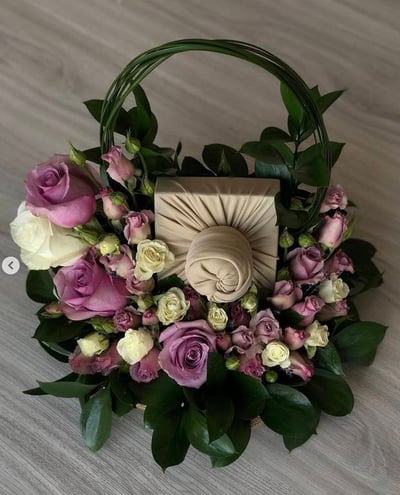 غلف هديتك مع الورد  باختيارك🌹