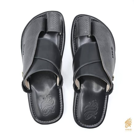 حذاء شرقي رصاصي