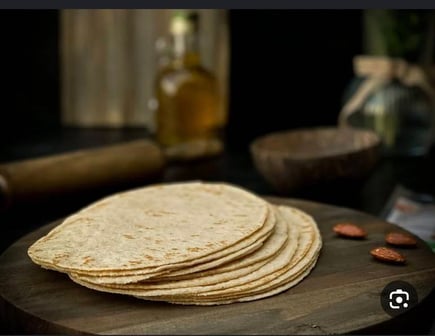 خبز اللوز كيتو 4 حبات