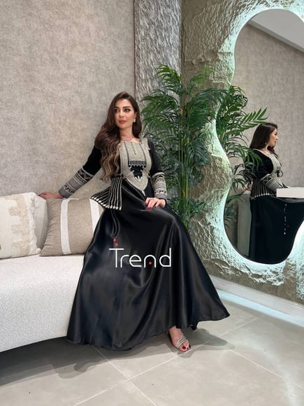 جلابية طويل اسود مطرزة 