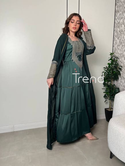 جلابية قطعتين طويل مطرزة لون اخضر 