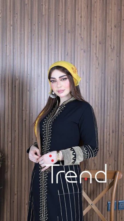 جلابية طويلة سوداء مطرزة من الامام والخلف