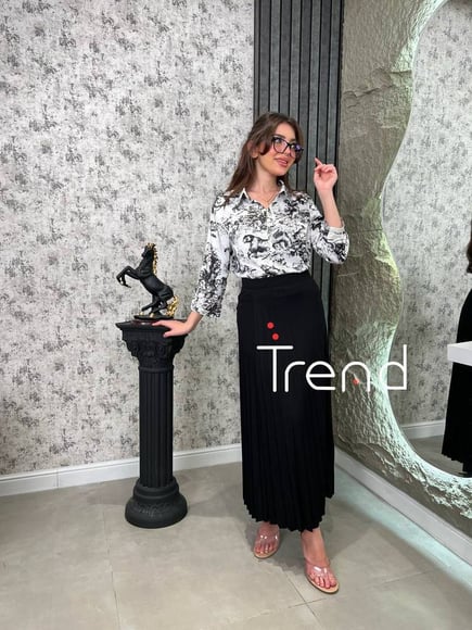 تنورة اسود كسرات 