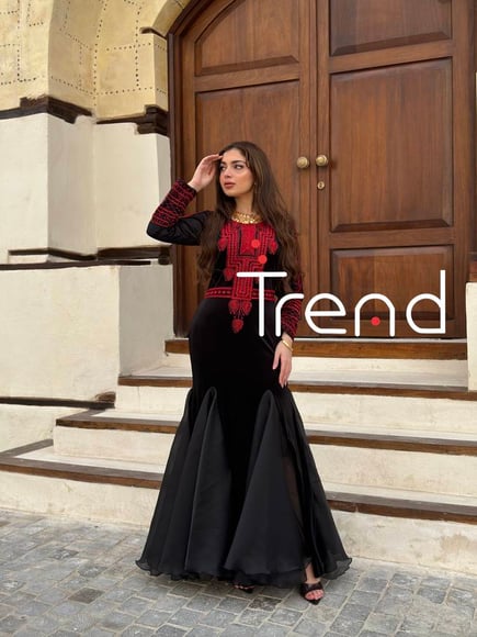 فستان مخمل طويل احمر مع طرحة راس 