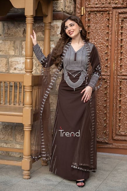 جلابية قطعتين موكا مطرزة