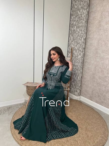 جلابية اخضر طويل بتطريز فضي
