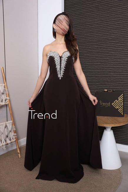 فستان سهرة موكا بدون أكمام بتطريز كرستال