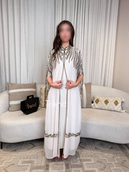 جلابية بيضاء فخمة بتطريز ذهبي