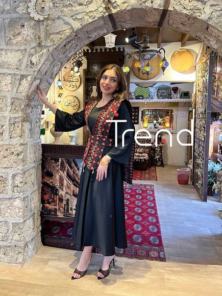 جلابيه قطعتين مطرزة بحزام اسود
