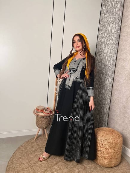 جلابية اسود طويل بتطريز فضي