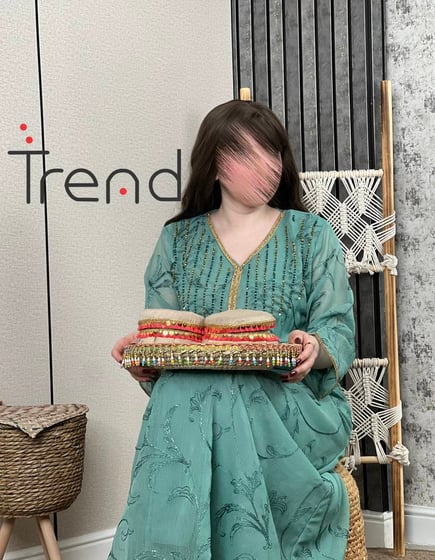 جلابية اخضر مطرزة بخيط قصب ذهبي