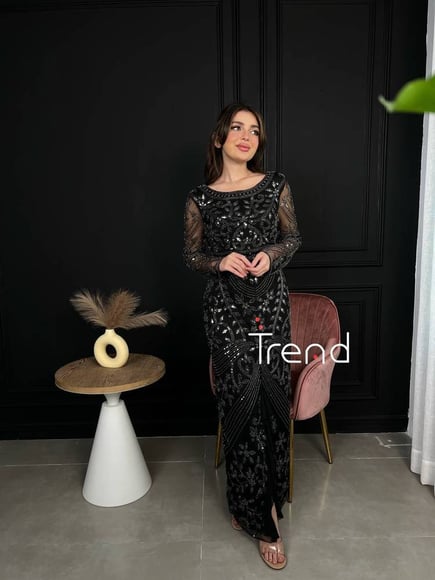 فستان سهرة بتطريز مورد (اسود)