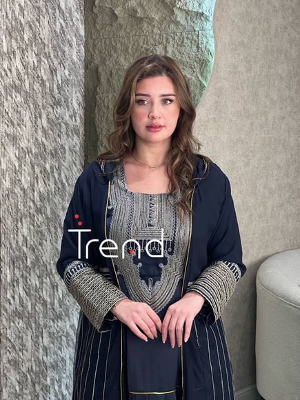 جلابية قطعتين طويلة مطرزة لون كحلي 
