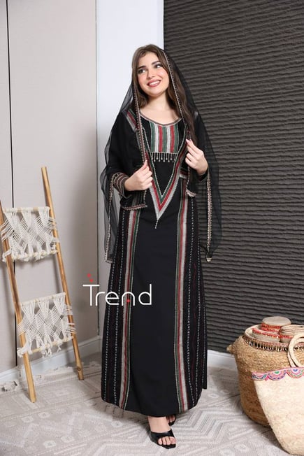 جلابية مطرزة بطرحة راس