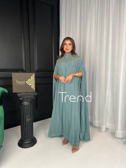 جلابية تيفاني بياقة مطرزة
