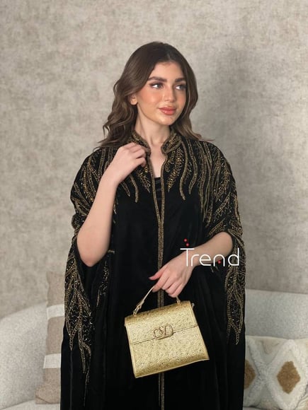 جلابية مخمل مطرزة 