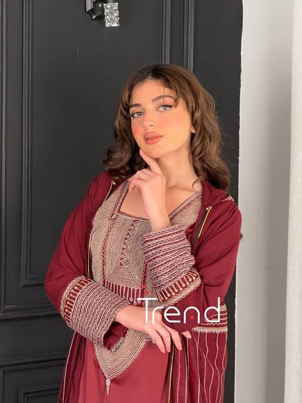 جلابية قطعتين طويله مطرزة (عودي)