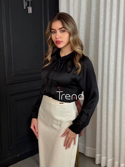 بلوزة ستان اسود ناعمة