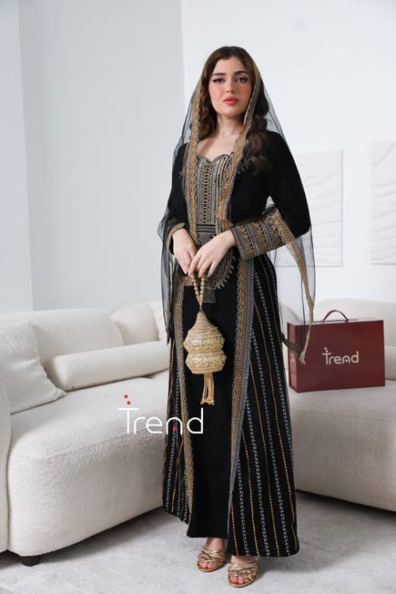 جلابية تراثيه  اسود مع طرحة راس