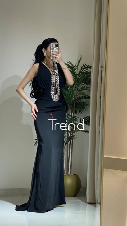 فستان سهرة اسود بفصرص  