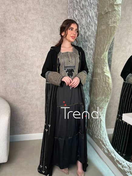 جلابية قطعتين سوداء طويلة مطرزة 